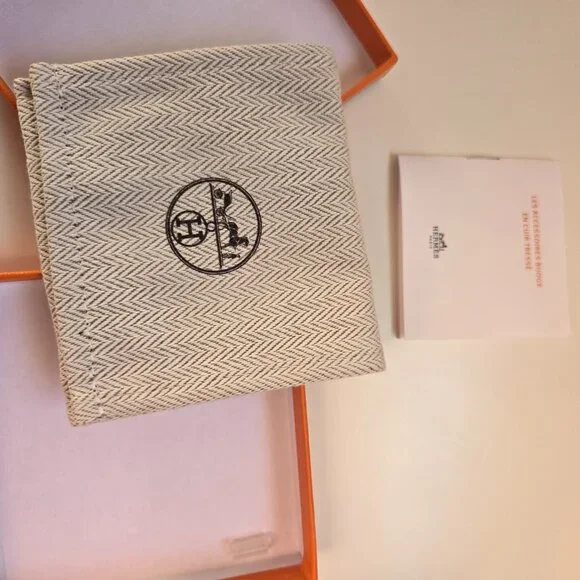 Hermes box and pouch. - Picture 2 of 4